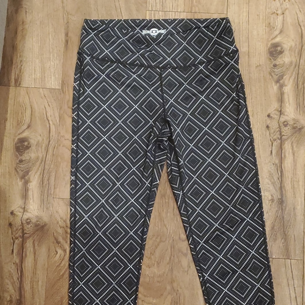 Womens Capri yoga pants - size s